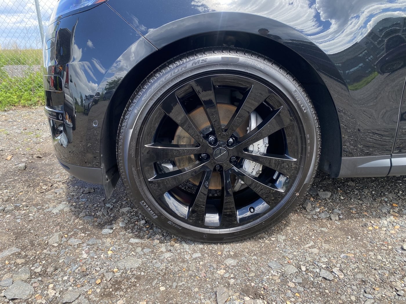 High-gloss wheel after protection treatment