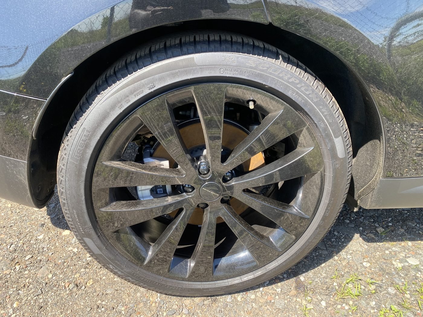 Dusty dull wheel before protection treatment